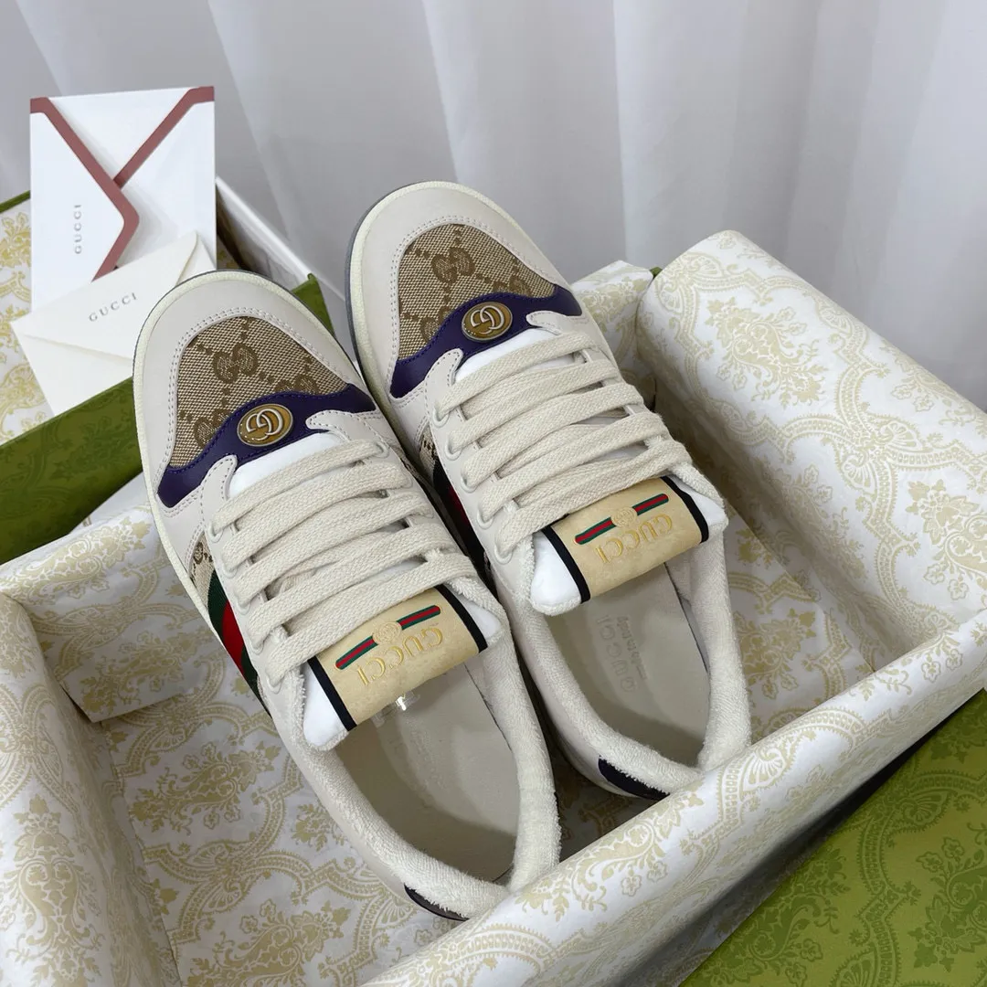 Ex-factory price: 540💰 GUCCI Gucci's newly upgraded back cover lining, top-notch old dirty shoes, classic casual sports shoes for couples, retro sneakers and old G family dirty shoes, updated at the counter simultaneously! ①The shoe upper has the same water-based edge coating process as the original version⚠️The ordinary oil edges on the market have a strong glue feel and are easy to fall off! Grade A first-layer nubuck leather (with pores)/matching computer embroidered double G cloth, high-density terry velvet lining. ② A PVC transparent small round mark sealing line is added to the details of the midsole. The mold is opened six times and the jewelry craftsmanship is used to customize the two-color double G buckle, striving to be the same as the original version. A pair of buttons is more than three times more expensive than ordinary buckles on the market. ③An old two-color washable label, the chip is placed on the outer waist of the right foot, the entire shoe is completely hollowed out with rubber technology, TUP material (rubber to distinguish the market) with the latest green packaging from the counter, 3D printed handbag, and a pair of shoelaces. There is no pressure when entering and exiting the counter. You can buy a 1:1 accurate replica of the original version and modify and upgrade it repeatedly. The details are perfectly restored, the materials are all customized, and they are truly top-notch. Please look at the details clearly to identify the quality. Upper: First-layer frosted cowhide/embroidered double G cloth. Lining: original high-density velvet lining. Foot pads: original pearlescent sheepskin. Outsole: private molded vacuum TPU material. Packaging: original top-grade full set packaging at the counter. Shoe size: women's size 35-40, men's size 39-44 (men's size 38, 45🉑️customized, non-returnable)